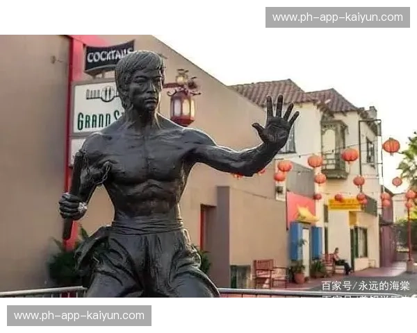 跨越时空的禁忌之战：当梅威瑟的“提肩防守”撞上李小龙的“无形之水”，谁能活着走出拳台？